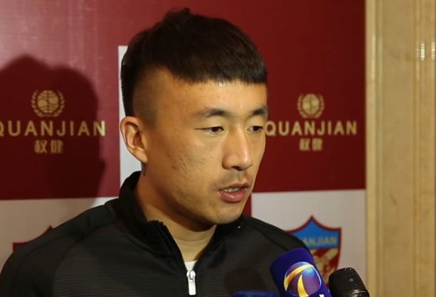 　　　　接下来，老店主就起头了漫长的逃荒糊口。